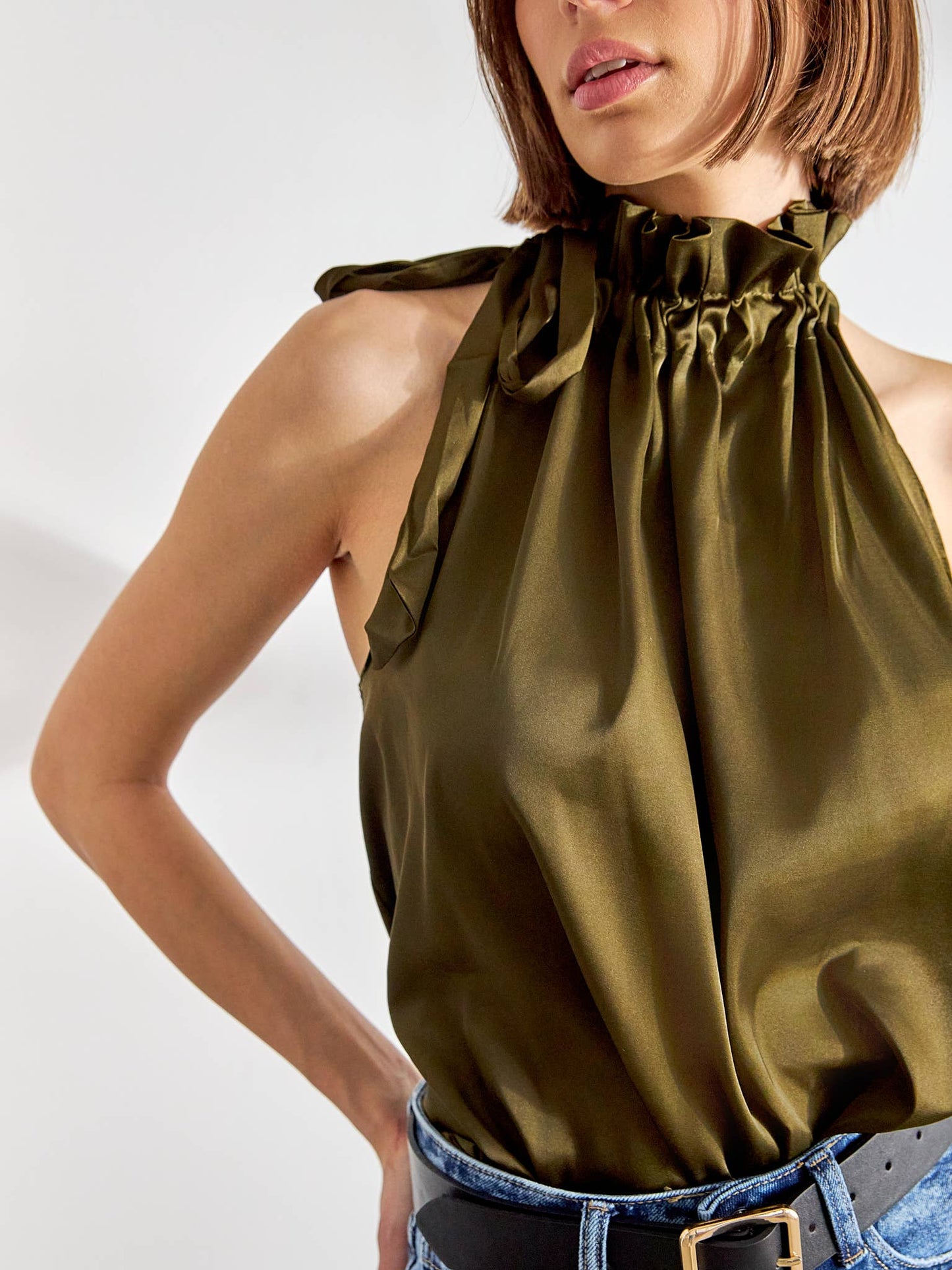 Elisabeth satin top with bow on the collar